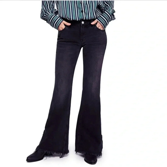 NWT!! We The Free - Vintage Flare Jeans - Size 29 - Black - Picture 1 of 8